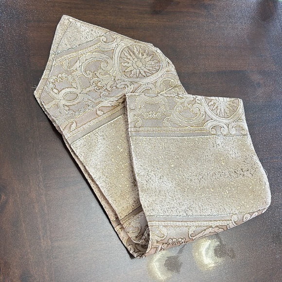 Table runner - Picture 2 of 6